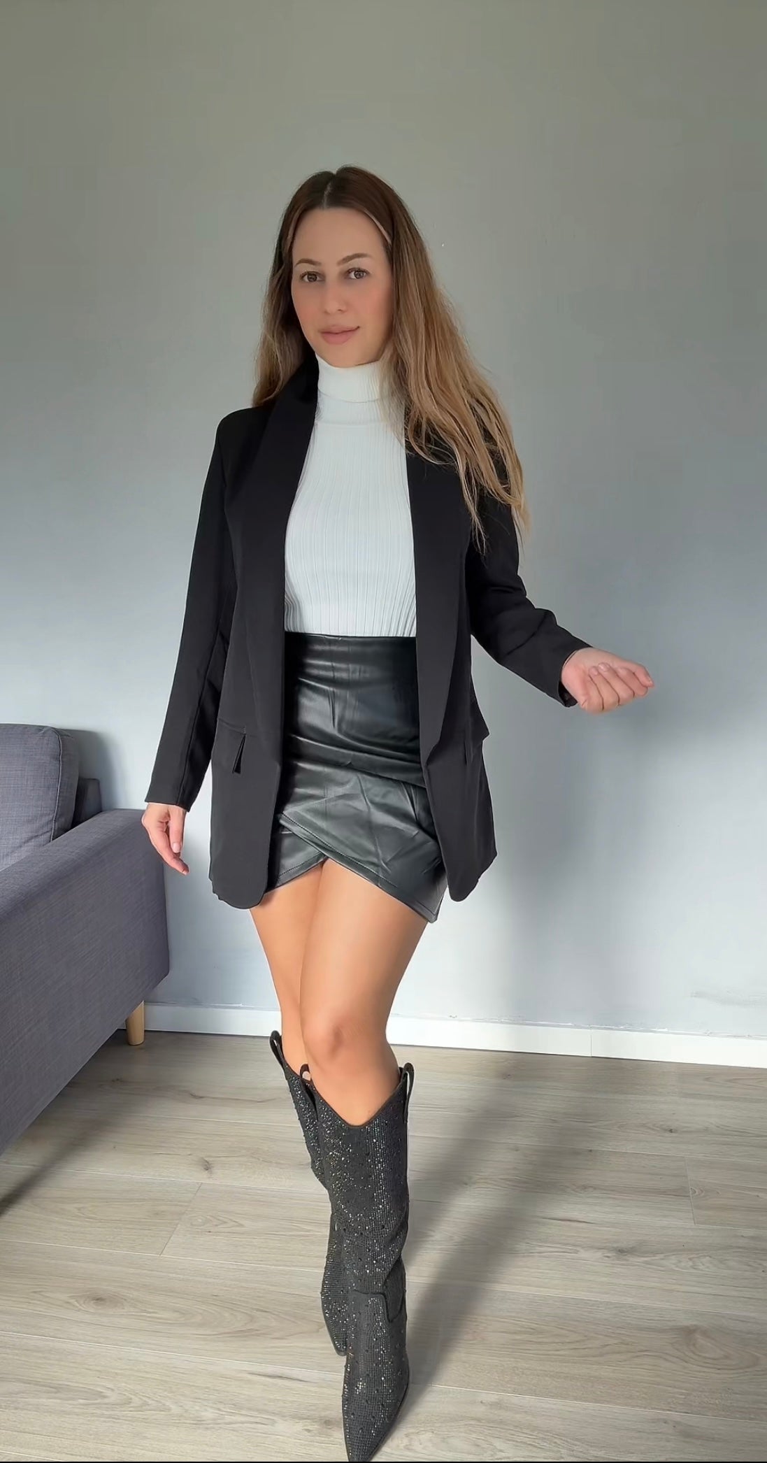Turtleneck top + nederdel + blazer