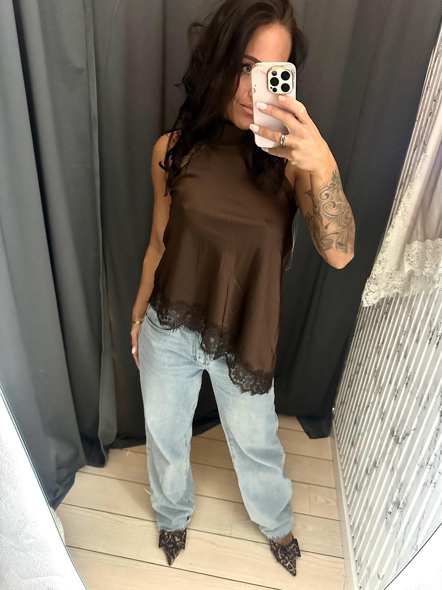 Satin top med blonder - Brun
