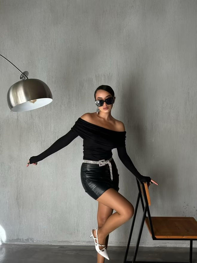 Astrid stropløs bluse sort