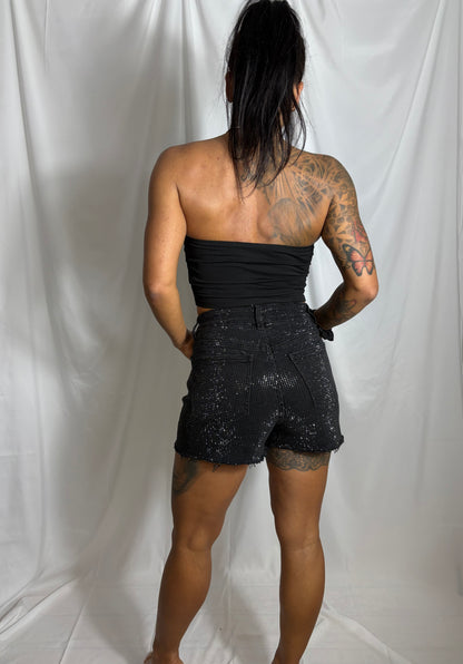 Sorte shorts der glimtrer✨
