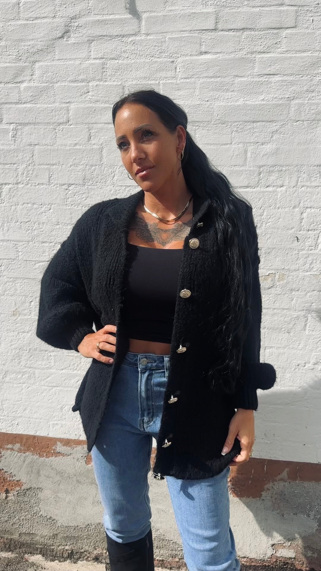 Uld cardigan  med guldknapper - Sort
