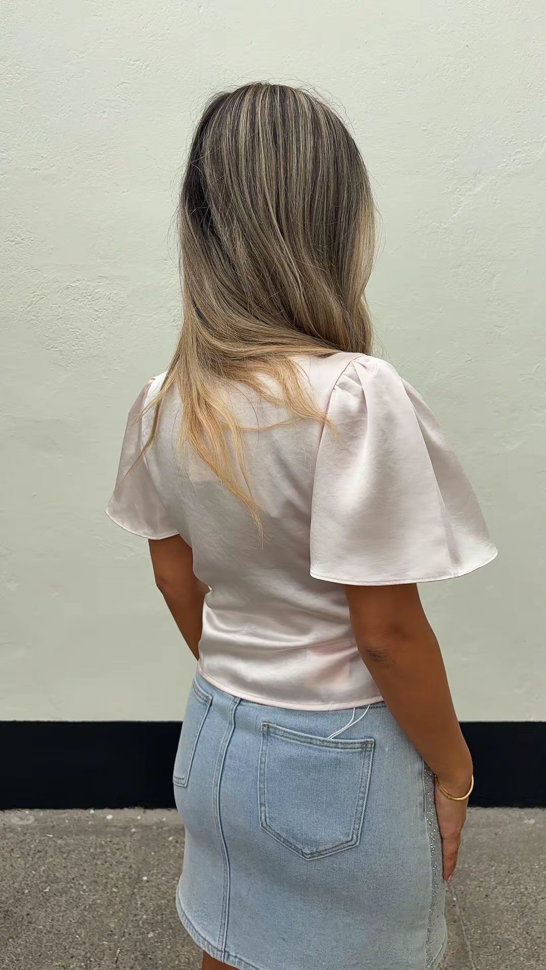 Freya satin top med blonder - Lyserød