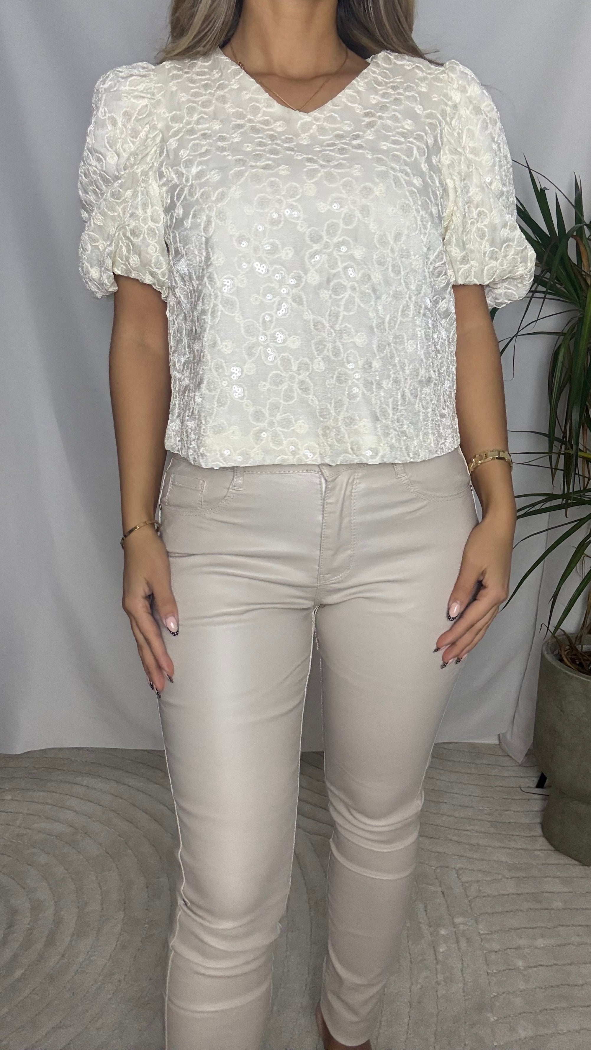 Bella top med puff ærmer