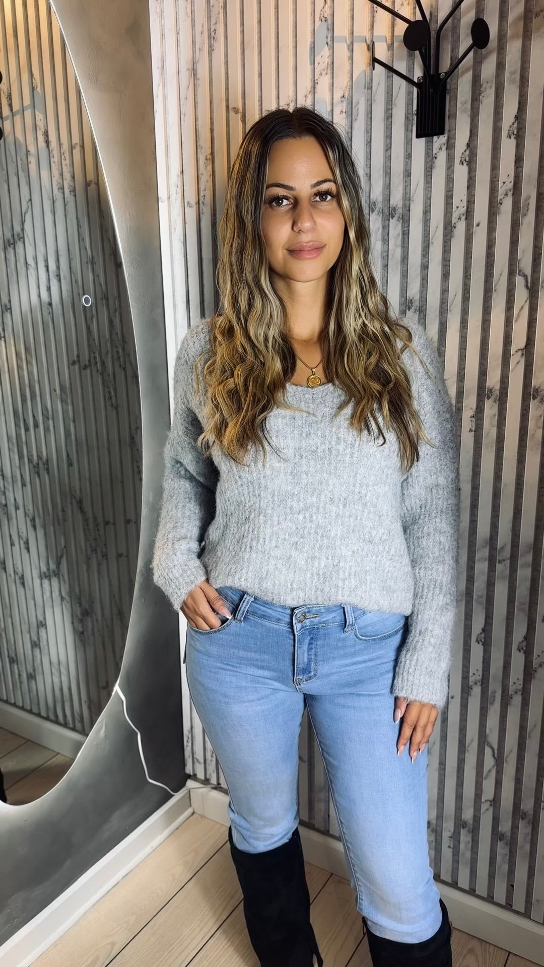 Malika sweater med sløjfe detalje