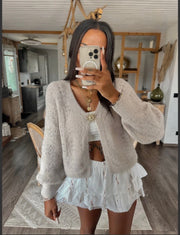 Cleo cardigan med tilhørende broche