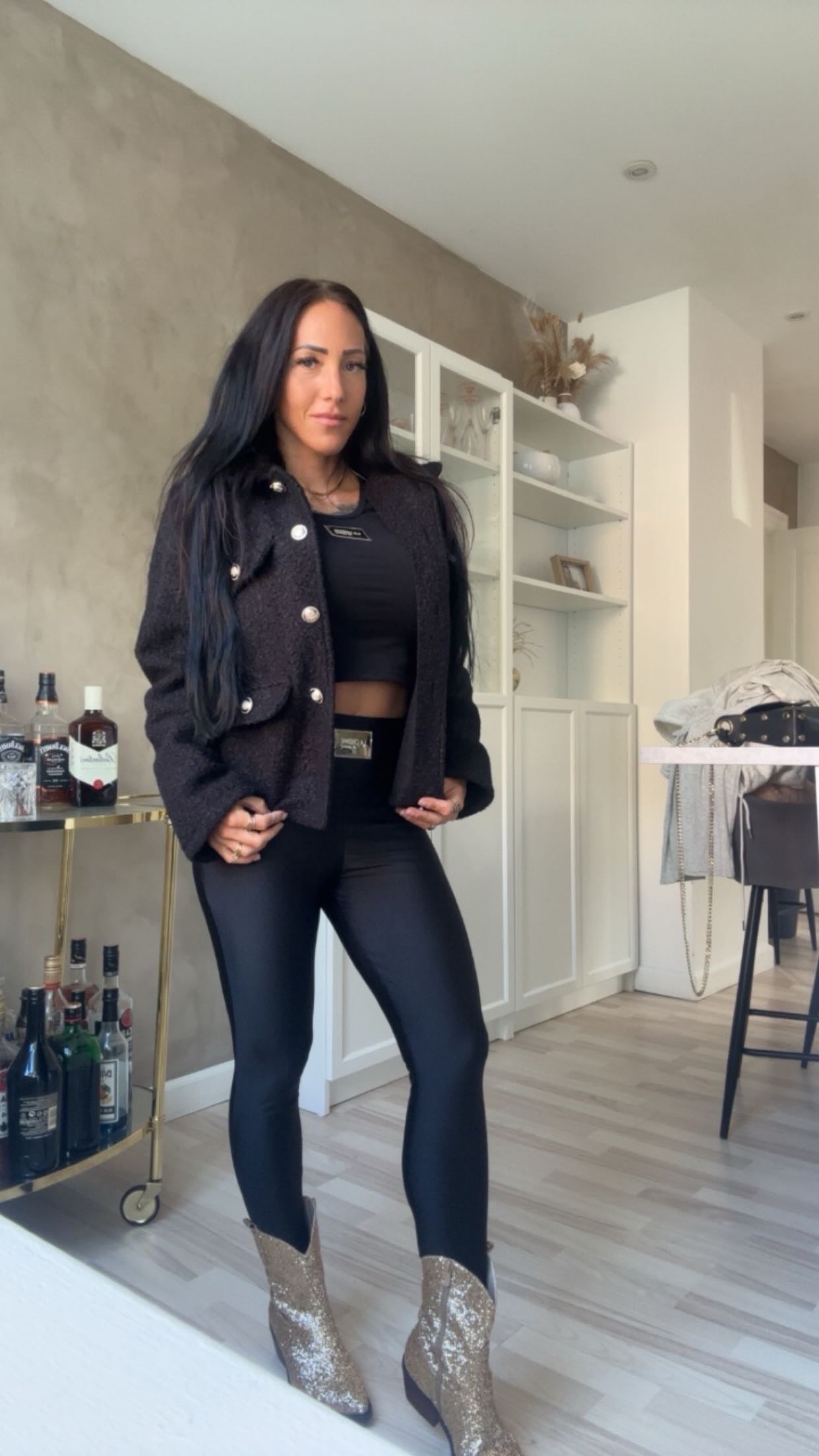Zerinna støvler + top + leggings + jakke med guldknapper